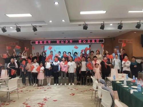 吃瓜群众握手比心,共度欢乐时光