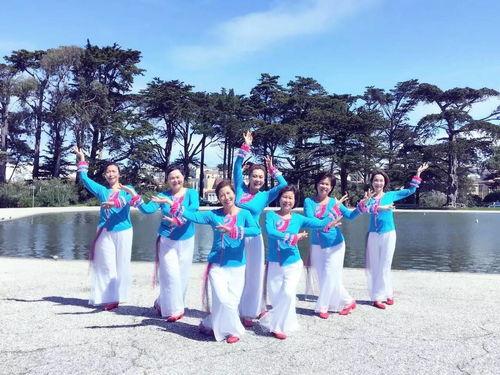 吃瓜集体跳舞图片,集体跳舞的吃瓜群众欢乐瞬间