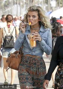 安娜模特吃瓜图片,吃瓜瞬间引发网友热议