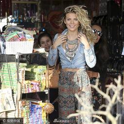 安娜模特吃瓜图片,吃瓜瞬间引发网友热议