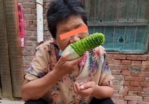 婆婆让吃瓜,共享夏日清凉——婆婆的瓜果盛宴