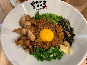 魏县小红吃瓜,瓜田里的快乐生活