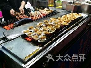 友谊广场吃瓜,瓜香四溢，共享欢乐时光