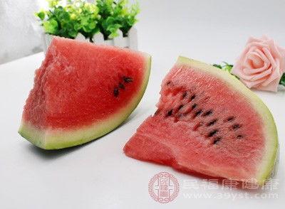 吃瓜不如吃西瓜的说说,吃瓜不如吃西瓜，尽享清凉美味