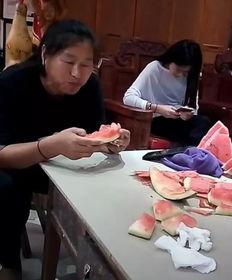 魏县买衣服的吃瓜,吃瓜群众热议时尚潮流