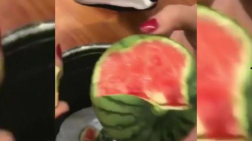 能剥皮吃的瓜叫什么瓜,美味可口——揭秘能剥皮食用的瓜类