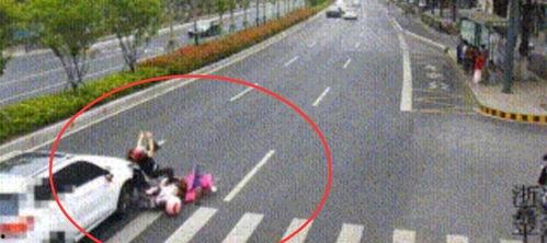 车祸视频吃瓜,吃瓜群众揭秘事故真相