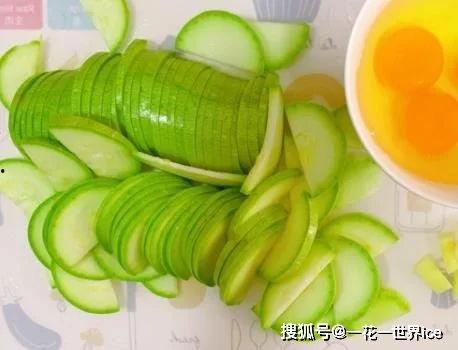 婴儿吃冬瓜还是吃角瓜,冬瓜与角瓜的营养对比